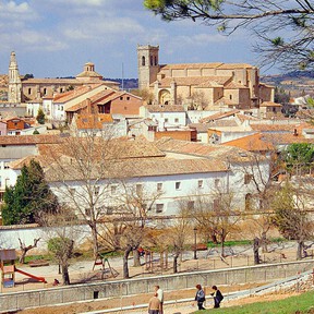 Murallas, castillos y torres: la villa medieval de Guadalajara que eligió quedarse en el siglo XIV