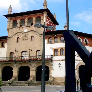 Entre valles y montes, esta villa vizcaína sorprende con su historia medieval y con uno de los restaurantes más prometedores de Vizcaya 