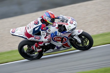 Superbikes Gran Bretaña 2014: Michael van der Mark pole en Supersport
