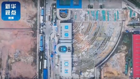 China rota una terminal de autobuses de 30.000 toneladas para hacer sitio a una estación de tren bala