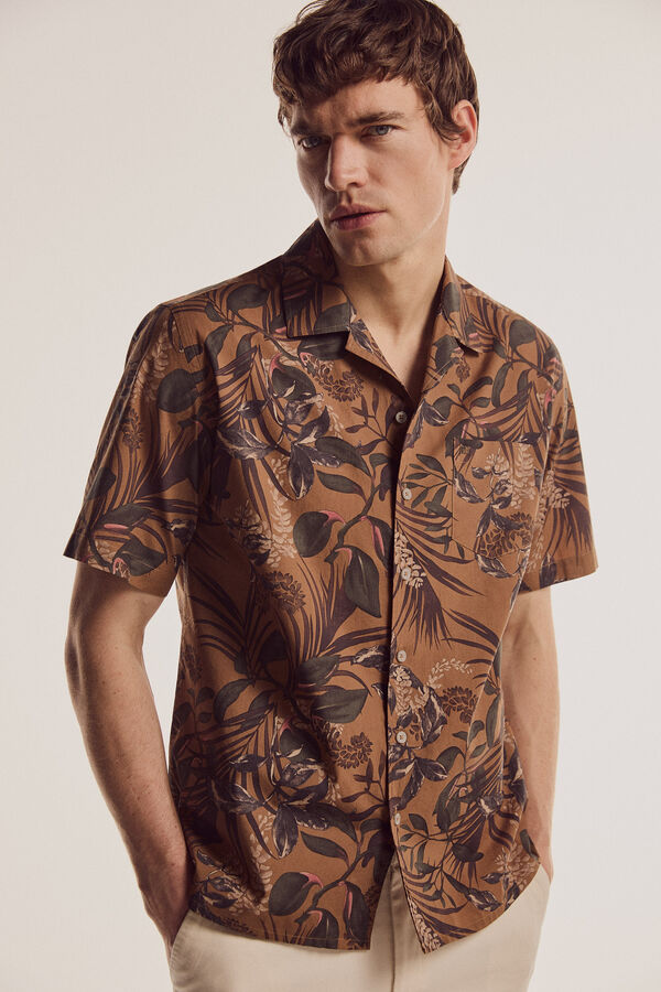 Camisa estampada cuello bowling
