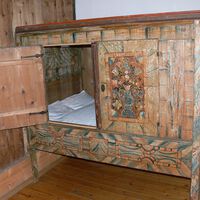 Na Idade Média, era comum dormir dentro de guarda-roupas de madeira: a grande questão é por que paramos de fazer isso 