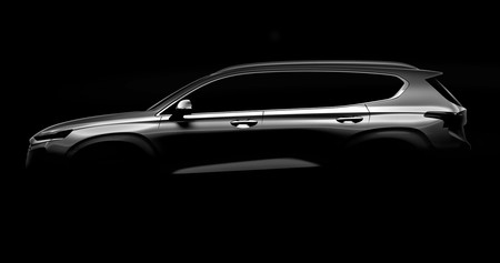 El Hyundai Santa Fe 2018 se deja ver tímidamente antes de Ginebra y promete mucha más tecnología