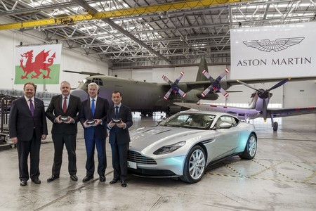 Aston Martin se hace con una base militar en Reino Unido para producir el DBX: todo se queda en casa