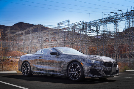 El BMW Serie 8 Cabrio se deja ver: de pruebas en el Valle de la Muerte, aún atiborrado de camuflaje
