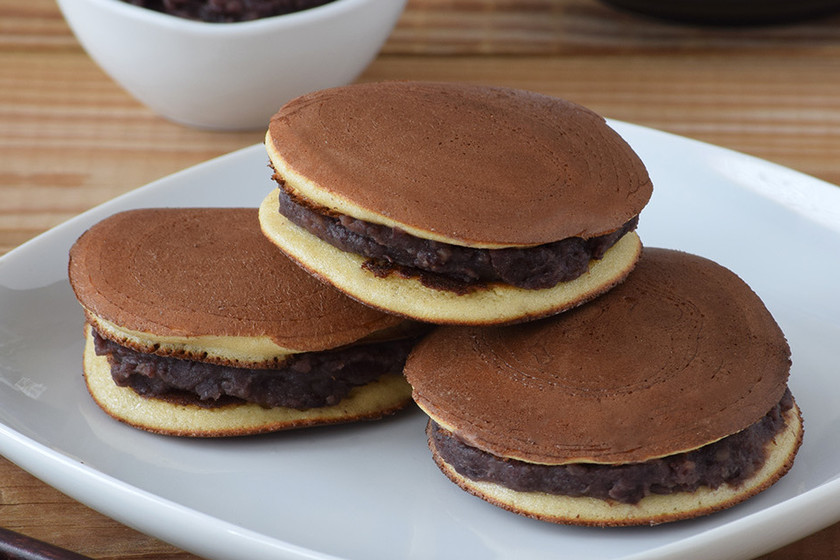 Cómo hacer dorayakis, el dulce favorito de Doraemon. Receta japonesa tradicional