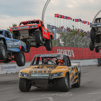 Ojalá alguien me hubiera descubierto antes estas carreras: pick-ups voladoras de 600 CV, a tres ruedas y donde prácticamente todo vale