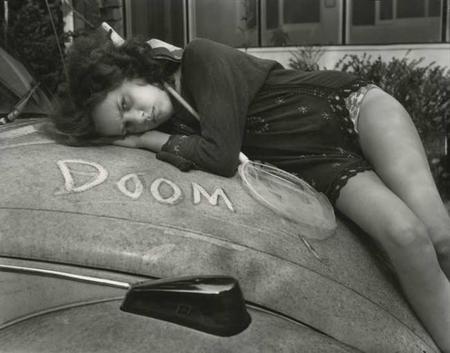 Sally Mann y su "At Twelve" en La Fábrica Galería