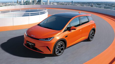 O BYD Dolphin G DM-i corre o risco de ser prejudicado pelas novas cotas da UE, a menos que a fábrica húngara e a futura segunda unidade mudem esse cenário. © BYD