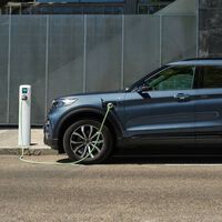 "Los híbridos ahora son más rentables". Ford está perdiendo miles de millones con sus coches eléctricos y le da la razón a Toyota