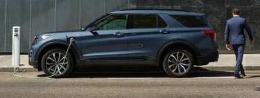 "Los híbridos ahora son más rentables". Ford está perdiendo miles de millones con sus coches eléctricos y le da la razón a Toyota