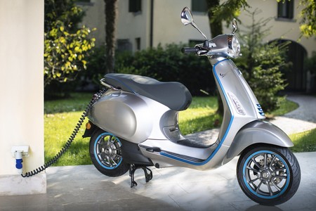 La Vespa Elettrica ahora alcanza los 70 km/h y 100 km de autonomía gracias a una nueva motorización eléctrica