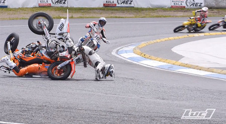 Cosas increíbles del supermotard: pegártela y salir andando 