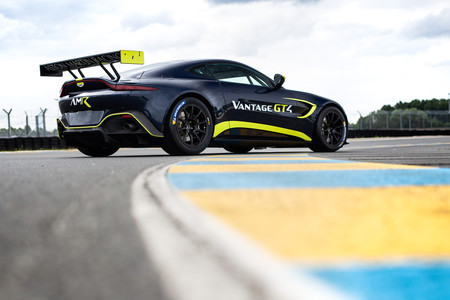 Aston Martin Vantage GT4 2018