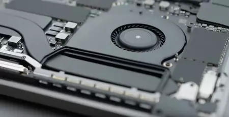 MacBook Pro ファンの一人