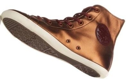Ahora las Converse se llevan metalizadas