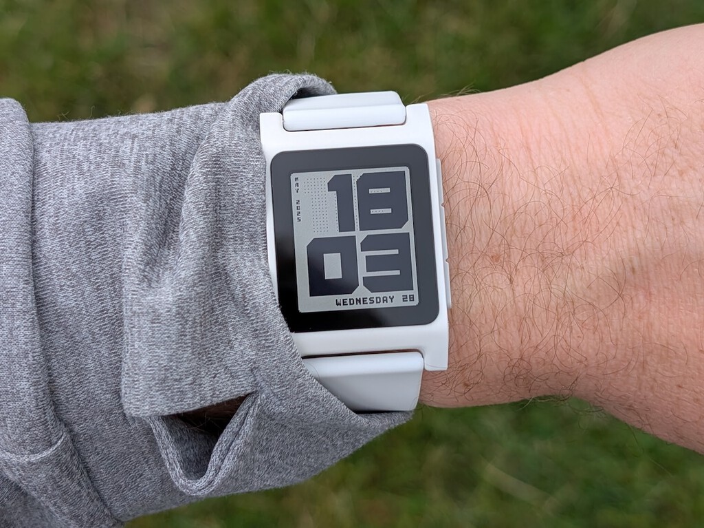 Si buscas un reloj sin WearOS, el nuevo Pebble ya está aquí y trae una app para gobernarlos a todos