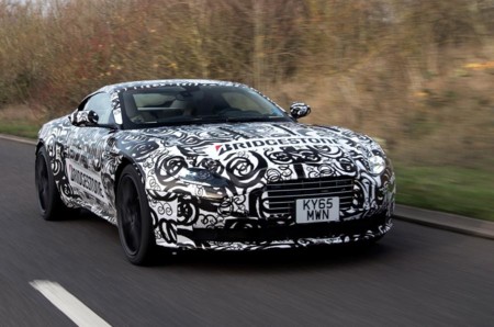 Bajo este camuflaje se esconde el nuevo Aston Martin DB11