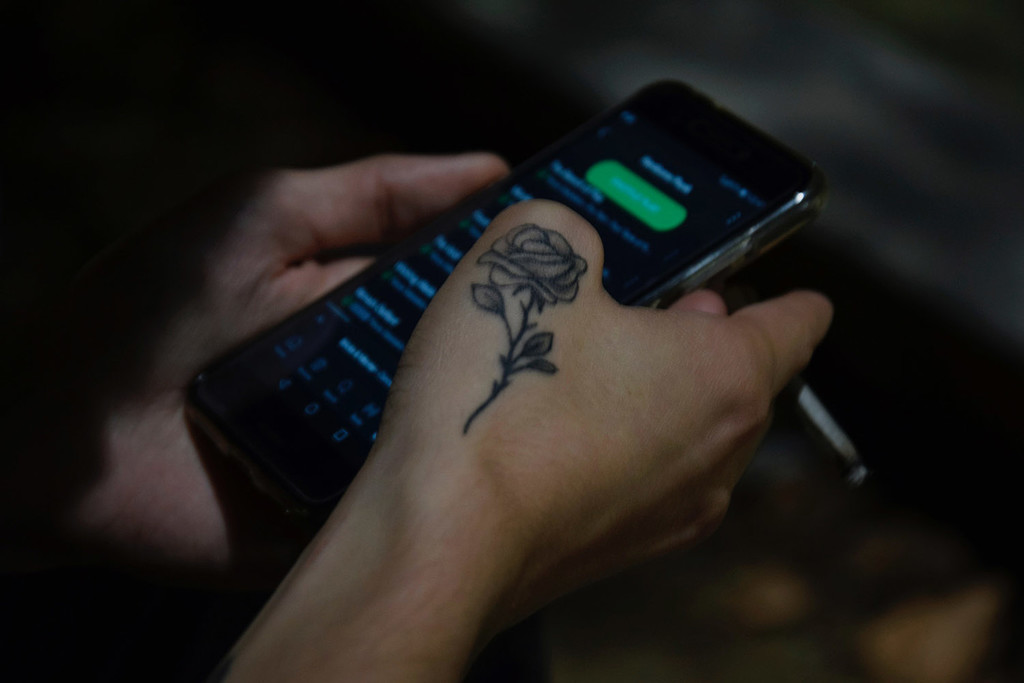 Un nuevo diseño en la aplicación móvil de Spotify facilita la búsqueda y reproducción de podcasts por temáticas