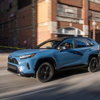 El Toyota RAV4 2022 se pone al día con ligeros retoques de diseño