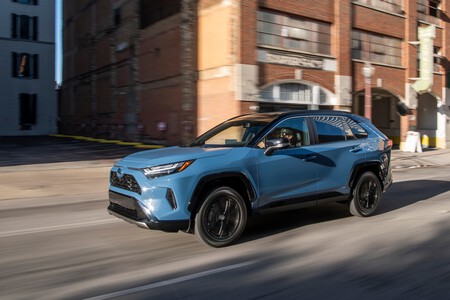 El Toyota RAV4 2022 se pone al día con ligeros retoques de diseño