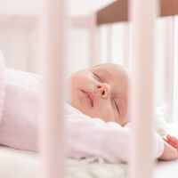 Los mejores colchones de cuna antiplagiocefalia para prevenir esta malformación craneal tan común en los bebés