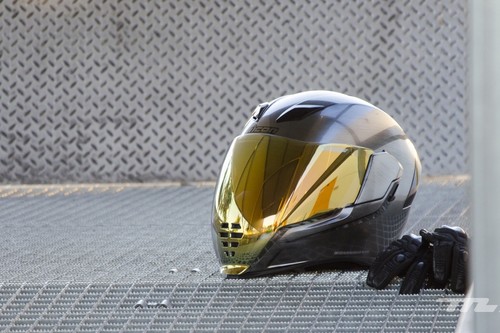 Probamos el Icon Airflite: un casco de estética futurista muy poco discreto a precio ajustado