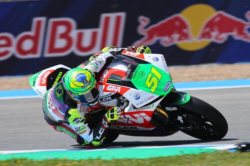 Eric Granado remonta para ganar la primera carrera de MotoE de 2022, con Miquel Pons sancionado sin podio