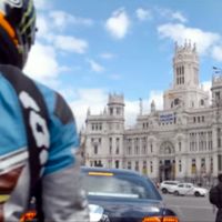 Tito Rabat se toma unas cañas por Madrid antes de la presentación del equipo Estrella Galicia 0,0 