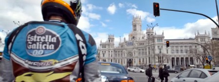 Tito Rabat se toma unas cañas por Madrid antes de la presentación del equipo Estrella Galicia 0,0