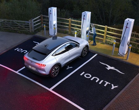 Ford no ve ventaja a fabricar sus propias baterías para coches eléctricos, así que seguirá confiando en proveedores externos