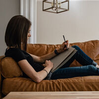 Cansados de la picaresca del teletrabajo, esta empresa quiere solucionarlo por las malas con un sistema para geolocalizar a sus empleados