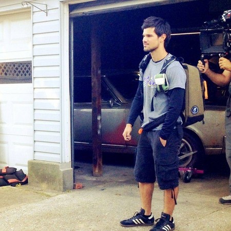 Taylor Lautner ya no es un 'lobo solitario', ¡que se nos ha enamorado!