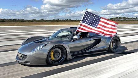 El Hennessey Venom GT alcanza 435 km/h en una pista de la NASA