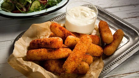 Cómo hacer dedos de queso empanizados en freidora de aire. Muy crujientes y sabrosos