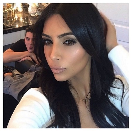 Kim Kardashian se ríe de lo lindo de sí misma en su anuncio para la Superbowl