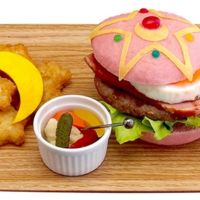 Abre en Tokyo el restaurante de Sailormoon... donde puedes comer hamburguesas rosas