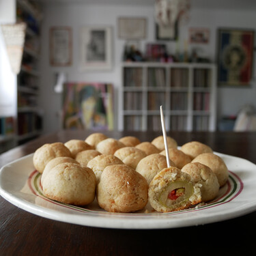 Aceitunas rebozadas con queso: receta fácil de aperitivo para resolver cualquier picoteo 