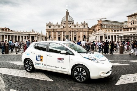 El Nissan LEAF también se estrena en Roma como taxi