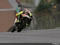 Marco Simoncelli se hace con la victoria y el liderato de la provisional
