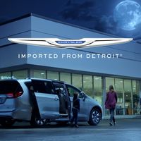 Chrysler Pacifica Hybrid pone a volar a los cerdos en su nuevo comercial