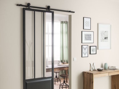 Espejos, recuerdos, cuadros… así se crean paredes con personalidad 