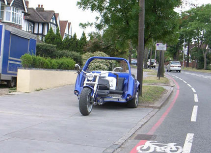 Sandwich mixto de teutón y yankee: mitad Harley, mitad Porsche 911