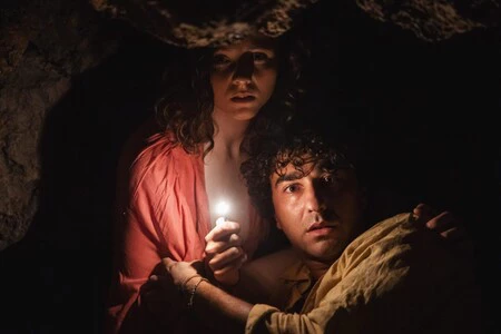 'Tiempo' tiene un nuevo y sobrecogedor tráiler que muestra a un M. Night Shyamalan sin remilgos con el terror