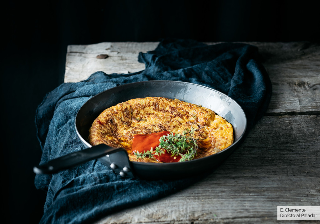 Tortilla de bacalao con pimientos, la receta más fácil para una cena deliciosa 