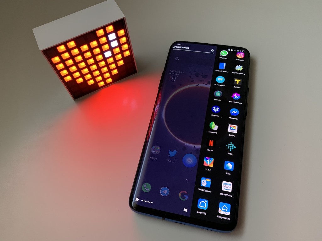 This free application brings the display Edge of the Samsung Galaxy to any Android mobile phone