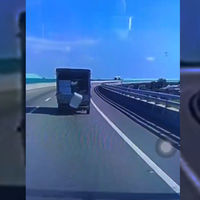 Este flipante vídeo en el que una caja se cae de un camión y se vuelve a meter (dos veces) se explica por el vórtice Kármán