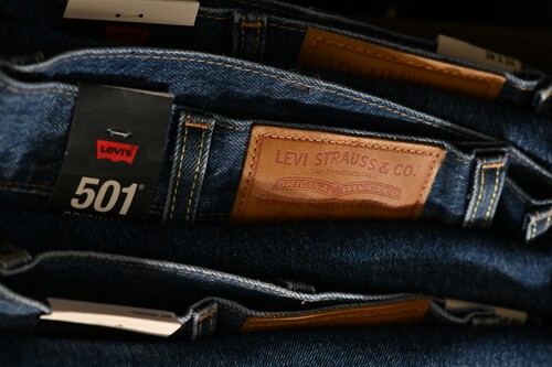 Todo al 70%: El Corte Inglés agota en su outlet los vaqueros Levi's más buscados  