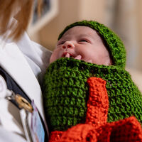 Los más bonitos regalos de Navidad: recién nacidos ingresados 'envueltos' como obsequios