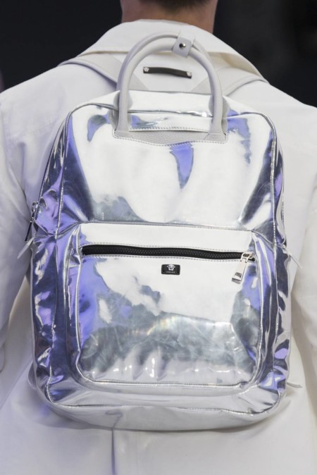 ¿Cómo cargar con todo? Con una mochila minimalista y funcional para este otoño